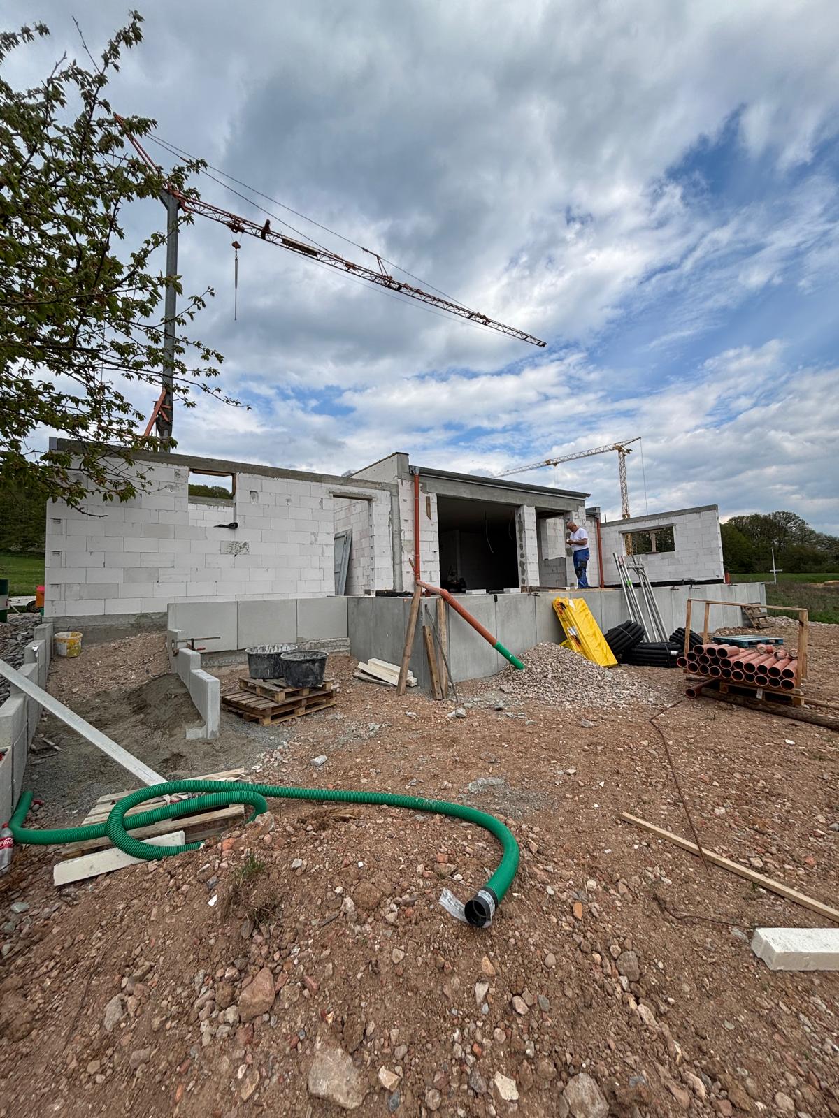 Rohbau Außenansicht - Modernes Einfamilienhaus mit Flachdach