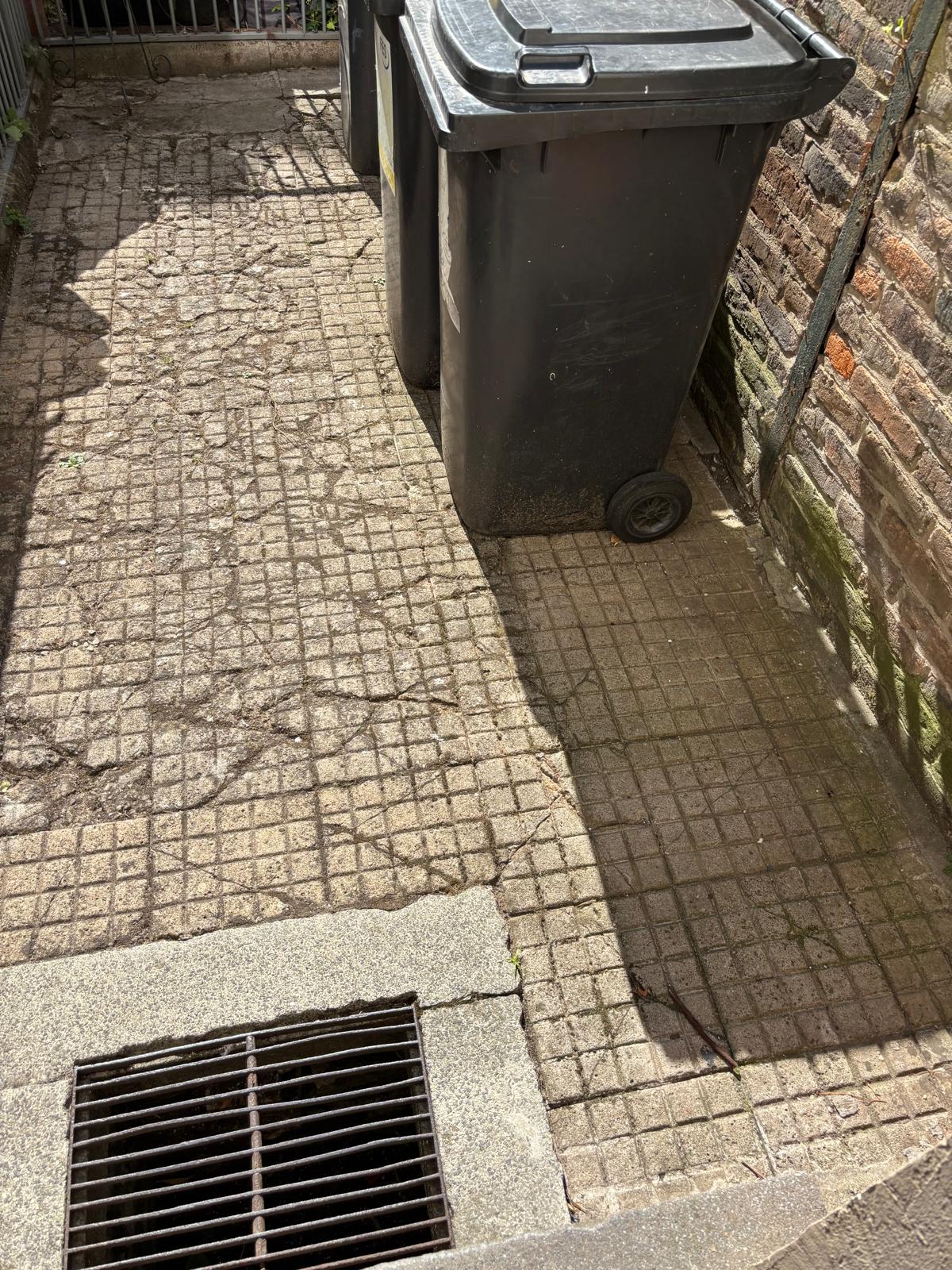 Vorher Außenanlage für Hausverwaltung