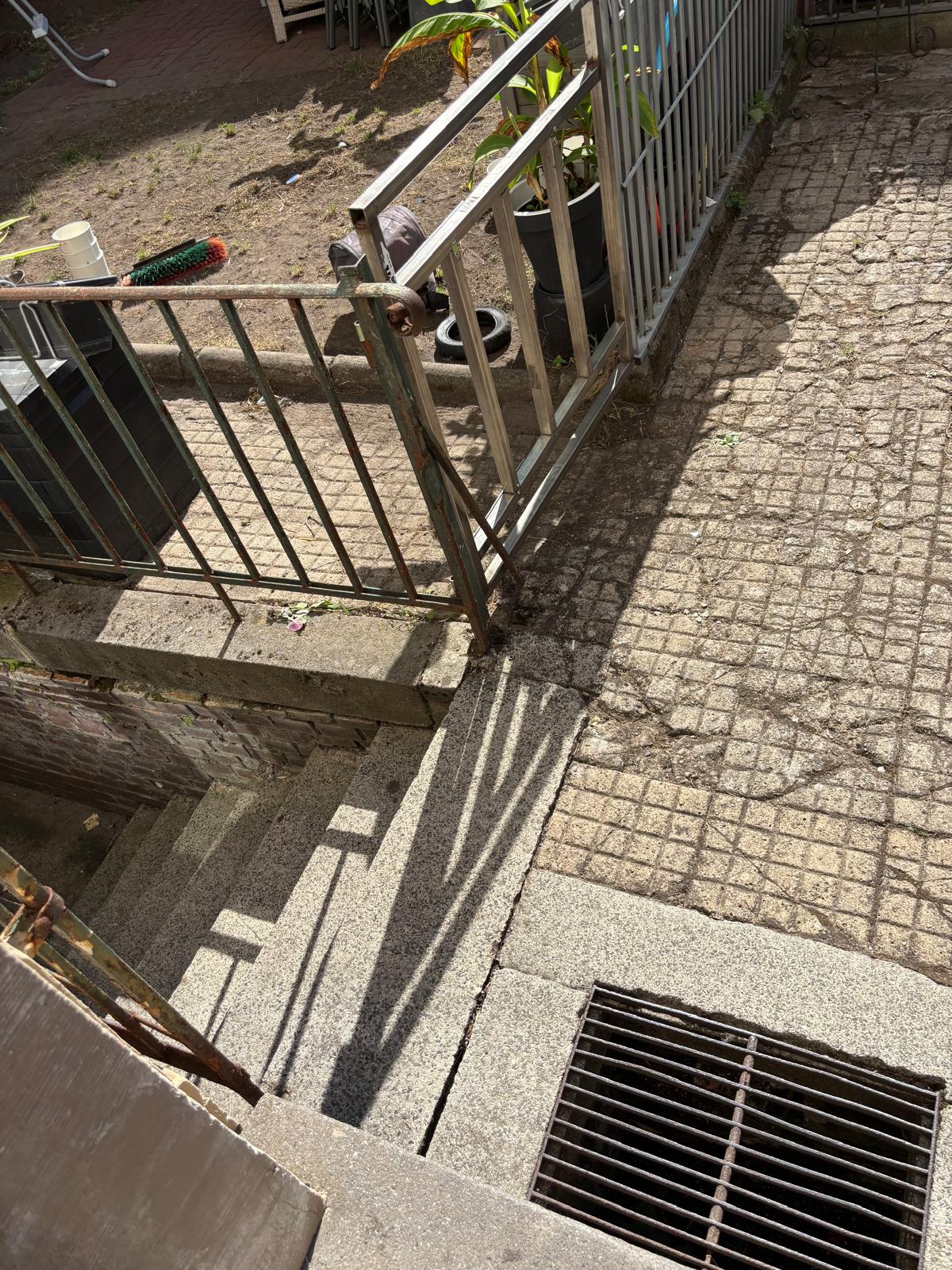 Vorher Zugang - Außenanlage für Hausverwaltung