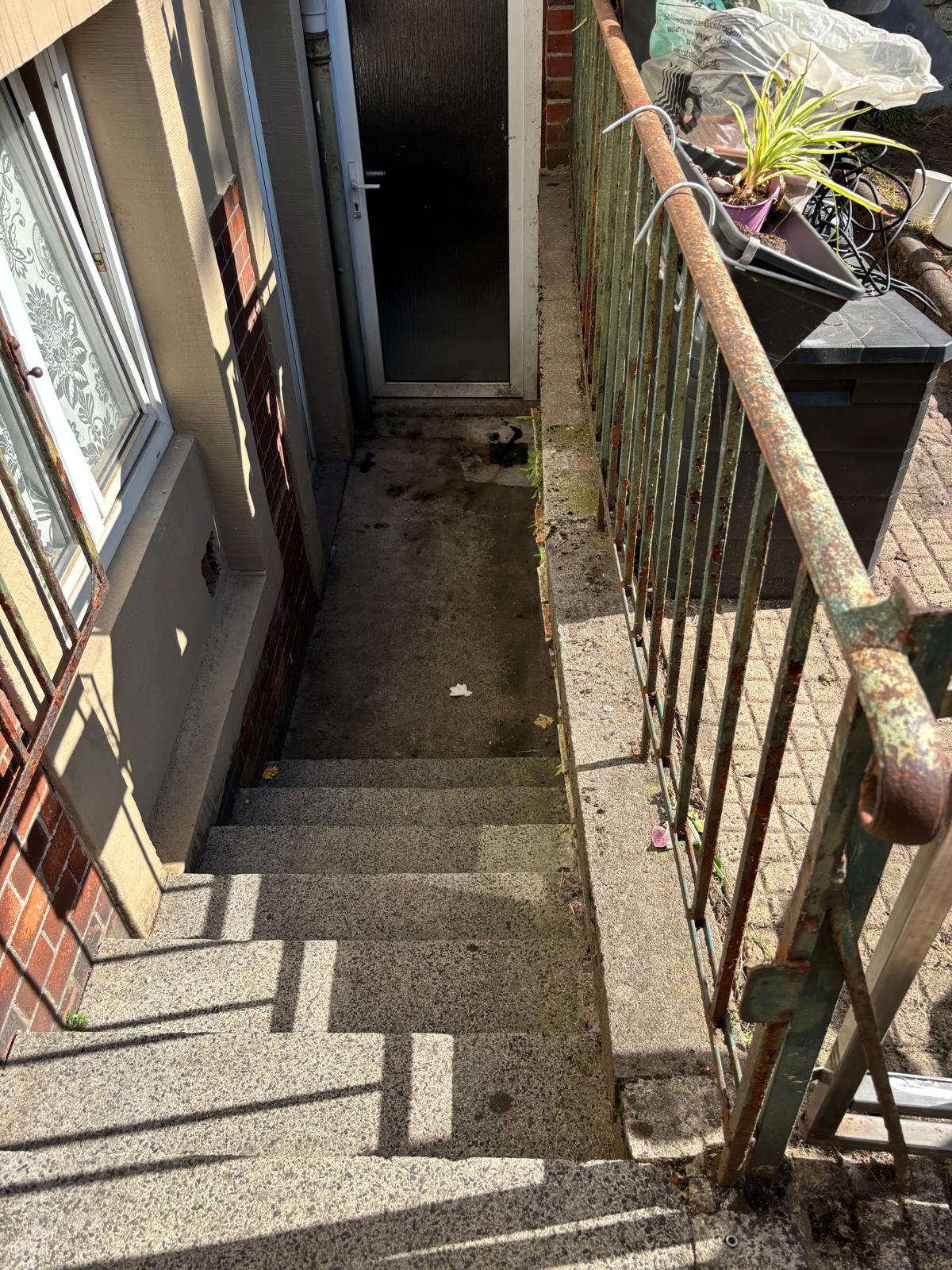 Vorher Treppe - Außenanlage für Hausverwaltung